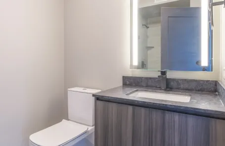 2 Bedroom West Loop Apartment