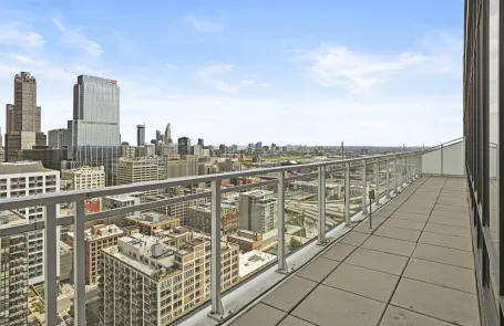 3 Bedroom West Loop Apartment