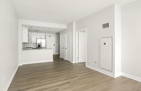 1 Bedroom West Loop Apartment