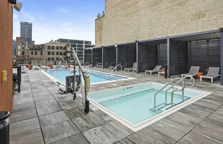 Studio West Loop Apartment