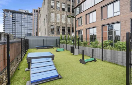 1 Bedroom West Loop Apartment