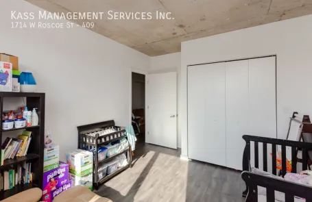 2 Bedroom Lakeview Apartment