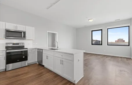 3 Bedroom Ravenswood Apartment