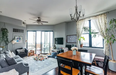 2 Bedroom South Loop Apartment