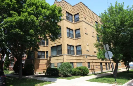 4 Bedroom Albany Park Apartment