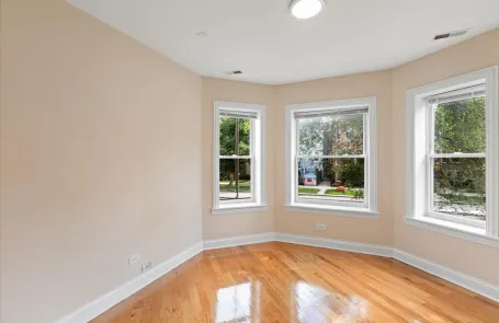 2 Bedroom Irving Park Apartment