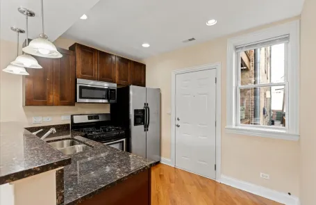2 Bedroom Irving Park Apartment