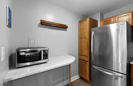 1 Bedroom Edgewater Apartment