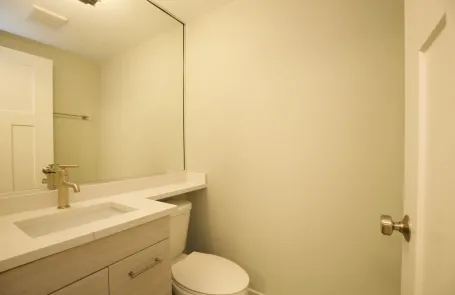 2 Bedroom Lakeview Apartment