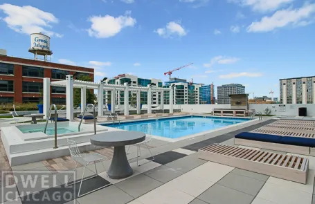 1 Bedroom West Loop Apartment