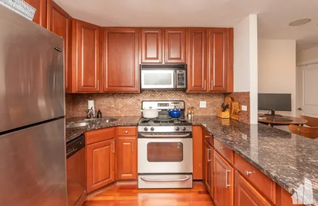 2 Bedroom Lakeview Apartment
