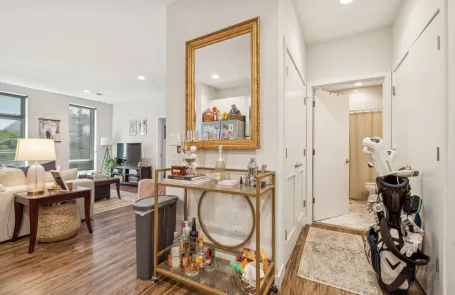 3 Bedroom Lakeview Apartment