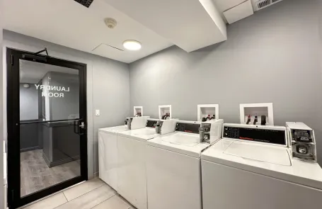 1 Bedroom Lakeview Apartment