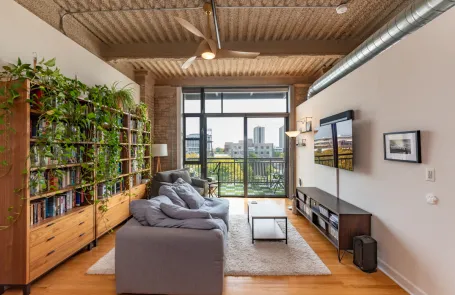 2 Bedroom Bronzeville Apartment
