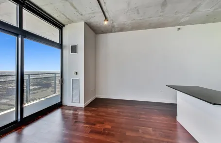 2 Bedroom Chicago Loop Apartment