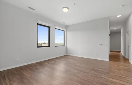 3 Bedroom Ravenswood Apartment
