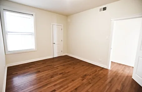 3 Bedroom Lakeview Apartment