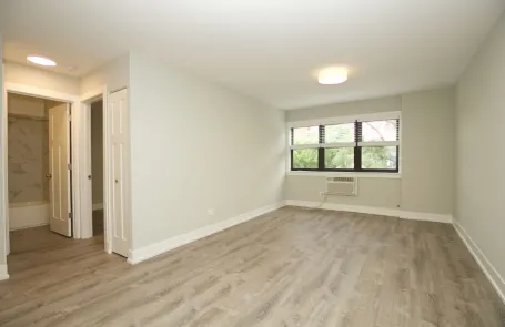 2 Bedroom Lakeview Apartment
