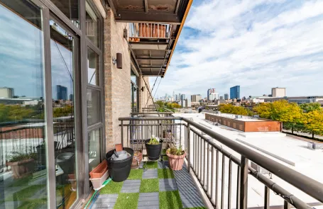 2 Bedroom Bronzeville Apartment