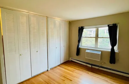 1 Bedroom Lakeview Apartment