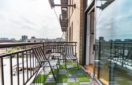 2 Bedroom Bronzeville Apartment