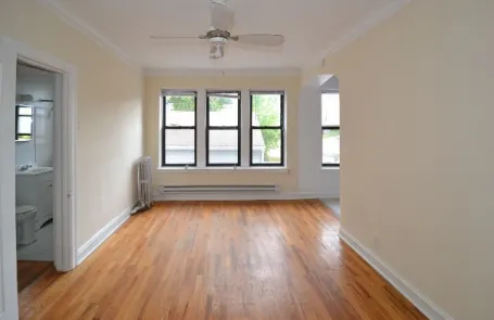 Studio Ravenswood Apartment