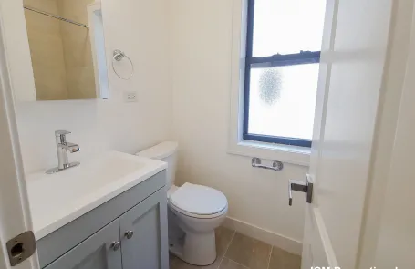 Studio Ravenswood Apartment