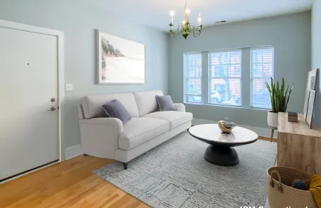 2 Bedroom Roscoe Village Apartment