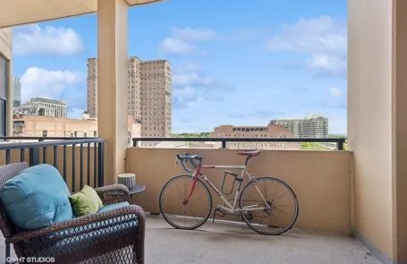 2 Bedroom South Loop Apartment