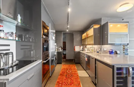 2 Bedroom Lincoln Park Apartment