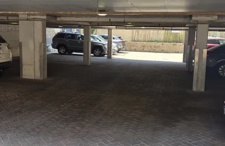 1 Bedroom Lakeview Apartment