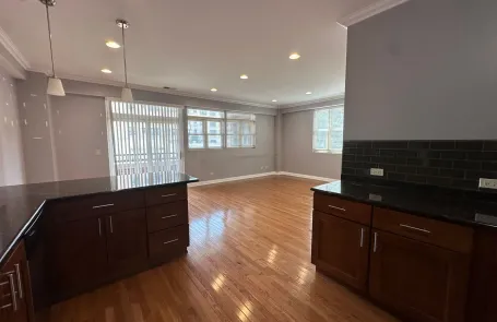 2 Bedroom Rogers Park Apartment