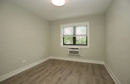 2 Bedroom Lakeview Apartment