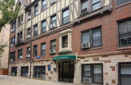 Studio Lincoln Park Apartment