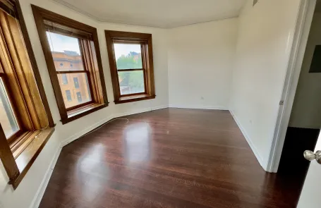 2 Bedroom Lakeview Apartment