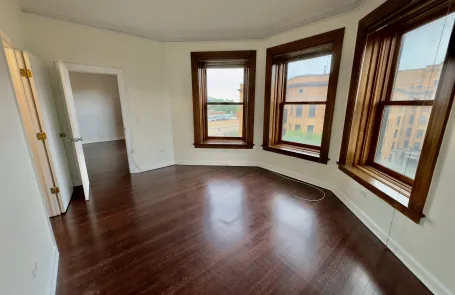 2 Bedroom Lakeview Apartment