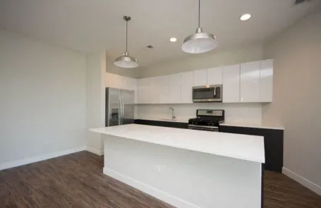 3 Bedroom Lakeview Apartment