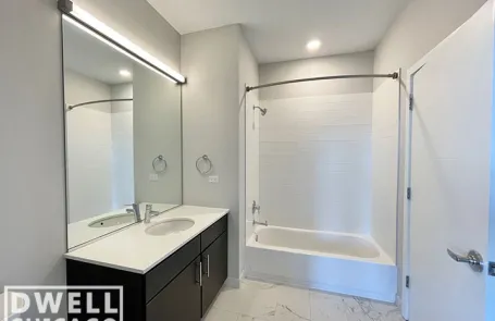 1 Bedroom West Loop Apartment