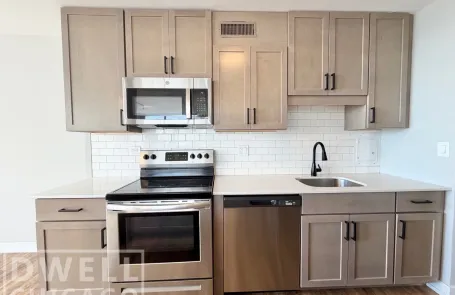 1 Bedroom Edgewater Apartment