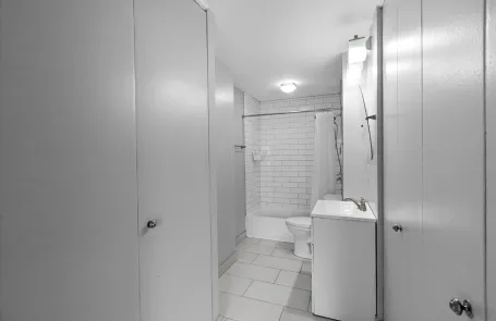 1 Bedroom Edgewater Apartment