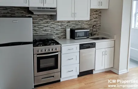 1 Bedroom Lincoln Square Apartment