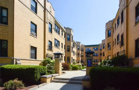 Studio Logan Square Apartment