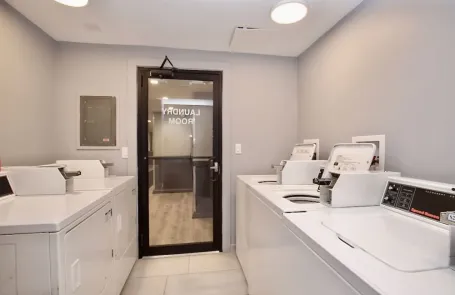 2 Bedroom Lakeview Apartment