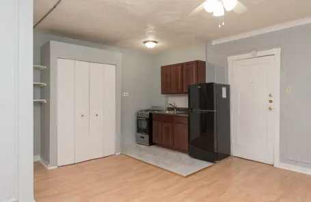 Studio Sheridan Park Apartment