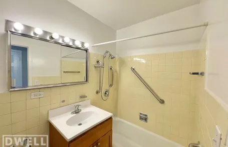 1 Bedroom Edgewater Apartment