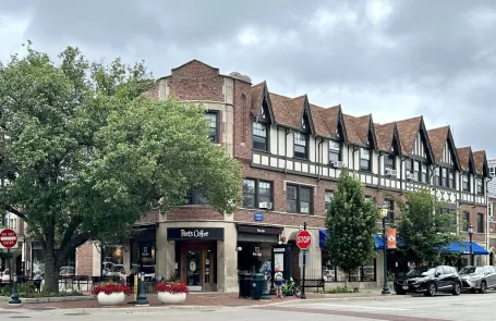 2 Bedroom Winnetka Apartment