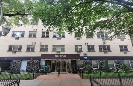 1 Bedroom Lakeview Apartment