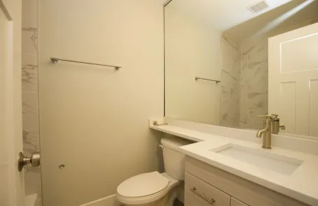 2 Bedroom Lakeview Apartment