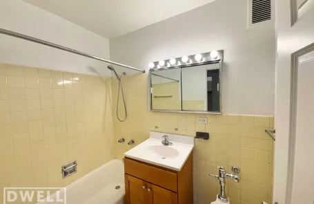 1 Bedroom Edgewater Apartment