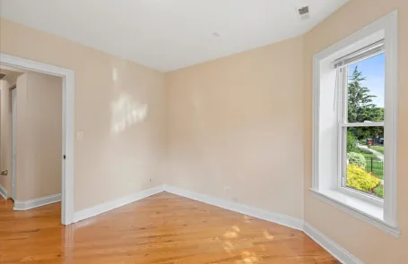 2 Bedroom Irving Park Apartment